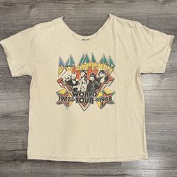 Junk Food Clothing Def Leppard World Tour 1(contact info removed) Oversized Off The Shoulder Band Tee Shirt Women’s Size Large