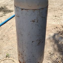 Hello, I'm selling three Big Gas Tanks the first one In The Photo is full of propane gas each tank for $100.