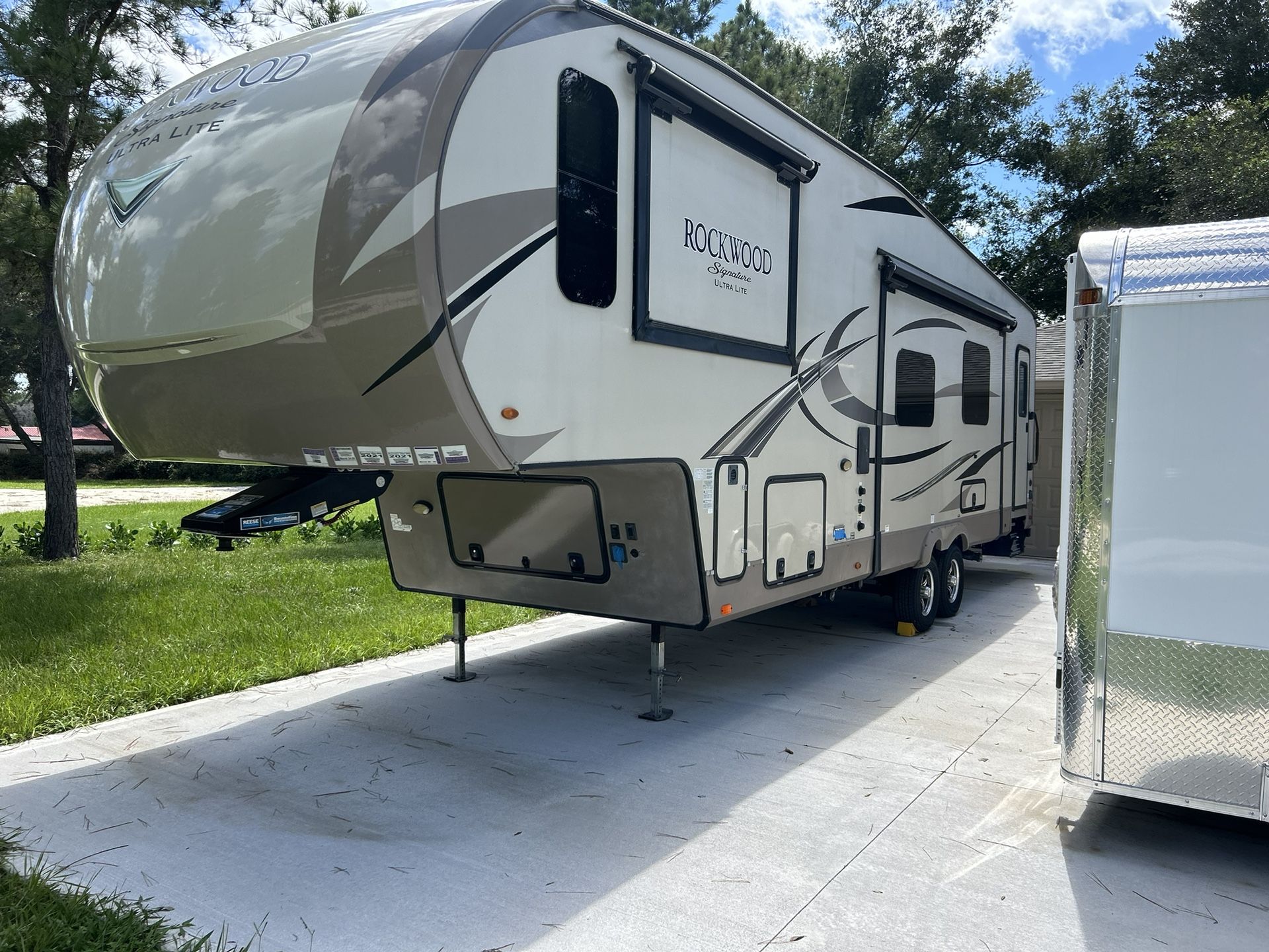 2018 Forest River Rockwood ultralight fifth wheel