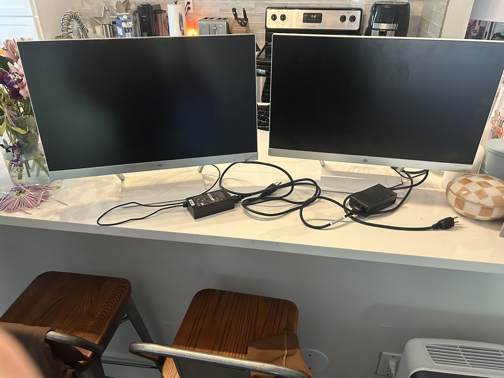 2 HP 23” Monitors (Model 23ww) – Great Condition, Dual Setup Ready