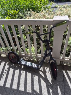 Kick Scooter – Black, Big Wheels, used, no air in wheels