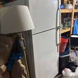 GE Refrigerator – Cold & Working – Garage Ready (Tigard)
