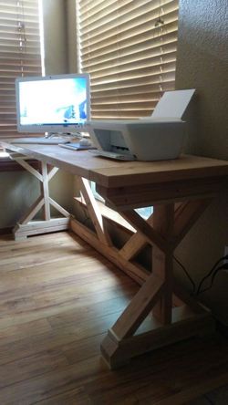 Custom made desks, any color....ready in 2 weeks. MPU ...$250