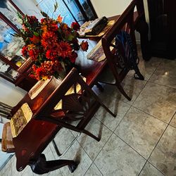 dinning table and 4 chairs
