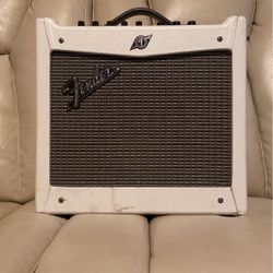 Fender Mustang Amp White