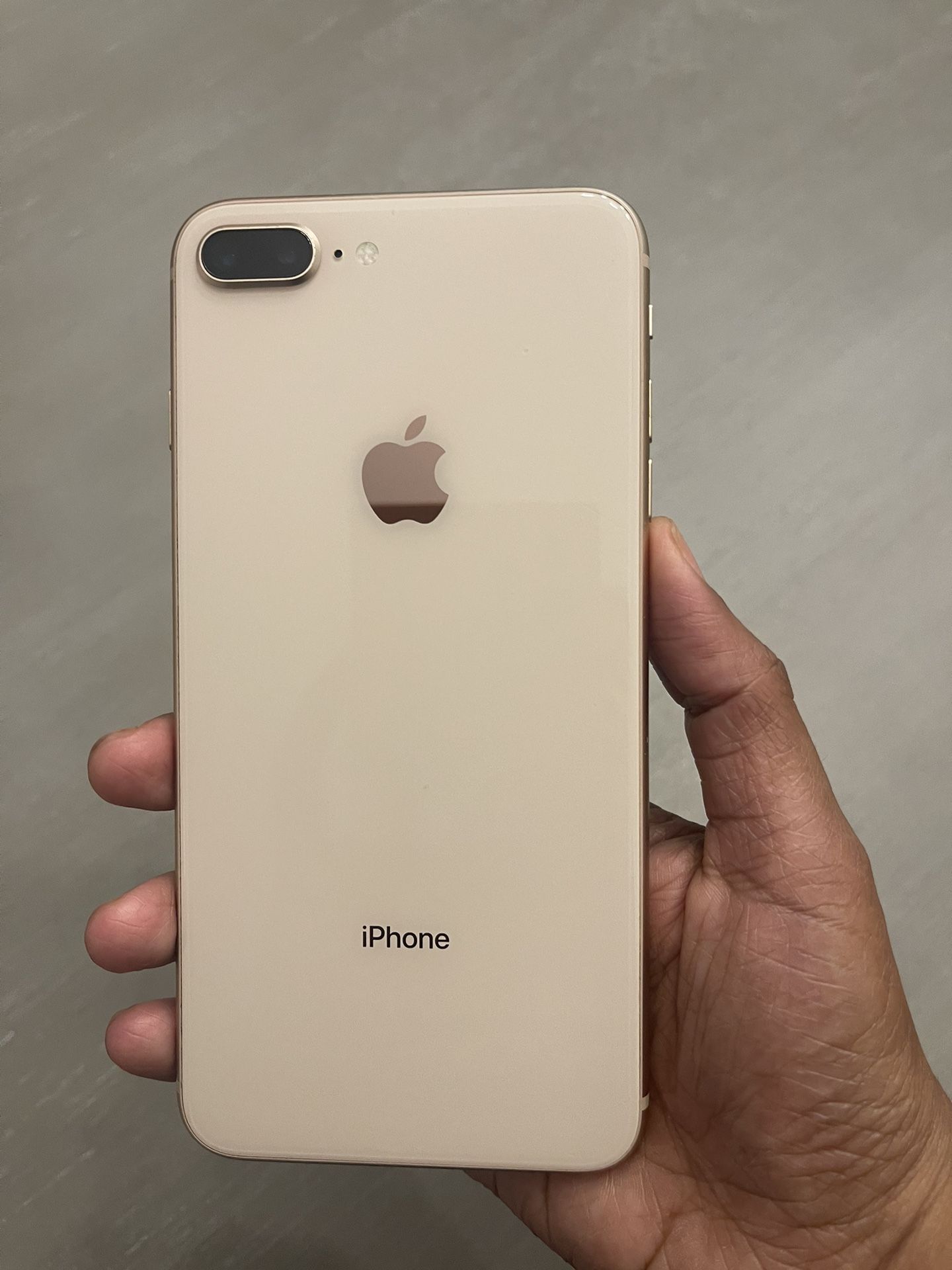 iPhone 8 Plus 