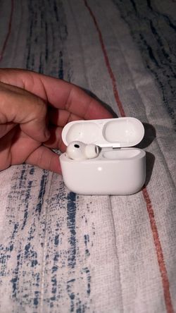 Apple AirPods Pro  3  no right size