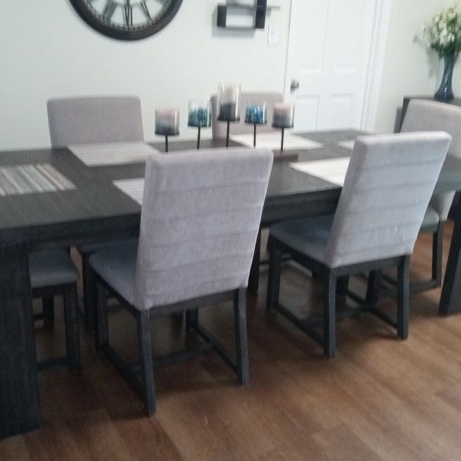 Ashley Luxury Dining Room Set, Almost New.