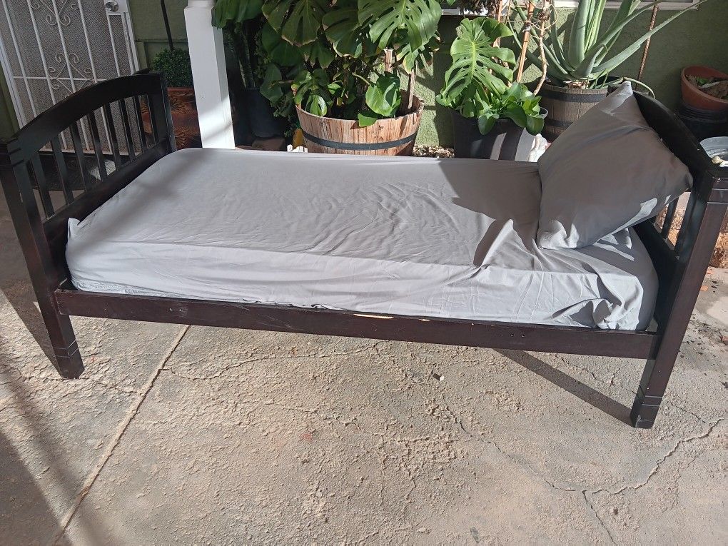 Twin Bed With Frame