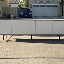 Tv console (local pickup, or local delivery for fee)