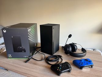 Microsoft Xbox Series X 1TB Console Bundle – Box, 2 Controllers & Razer Headset