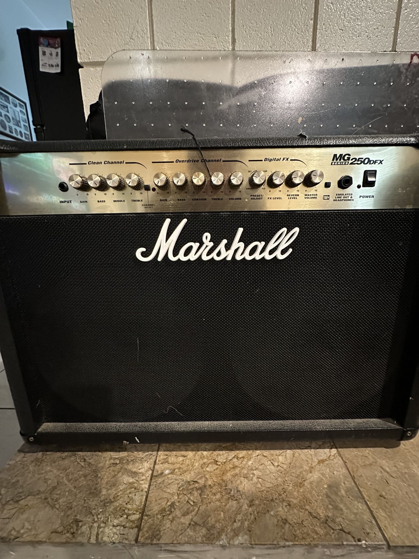 Marshall MG250dfx