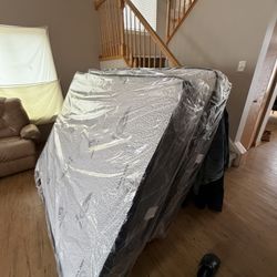 Queen Matress X Box Soring 