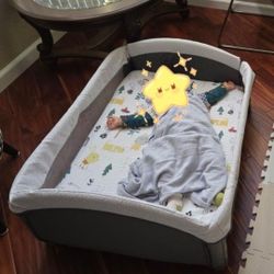 Graco baby portable and foldable bassinet with changing table