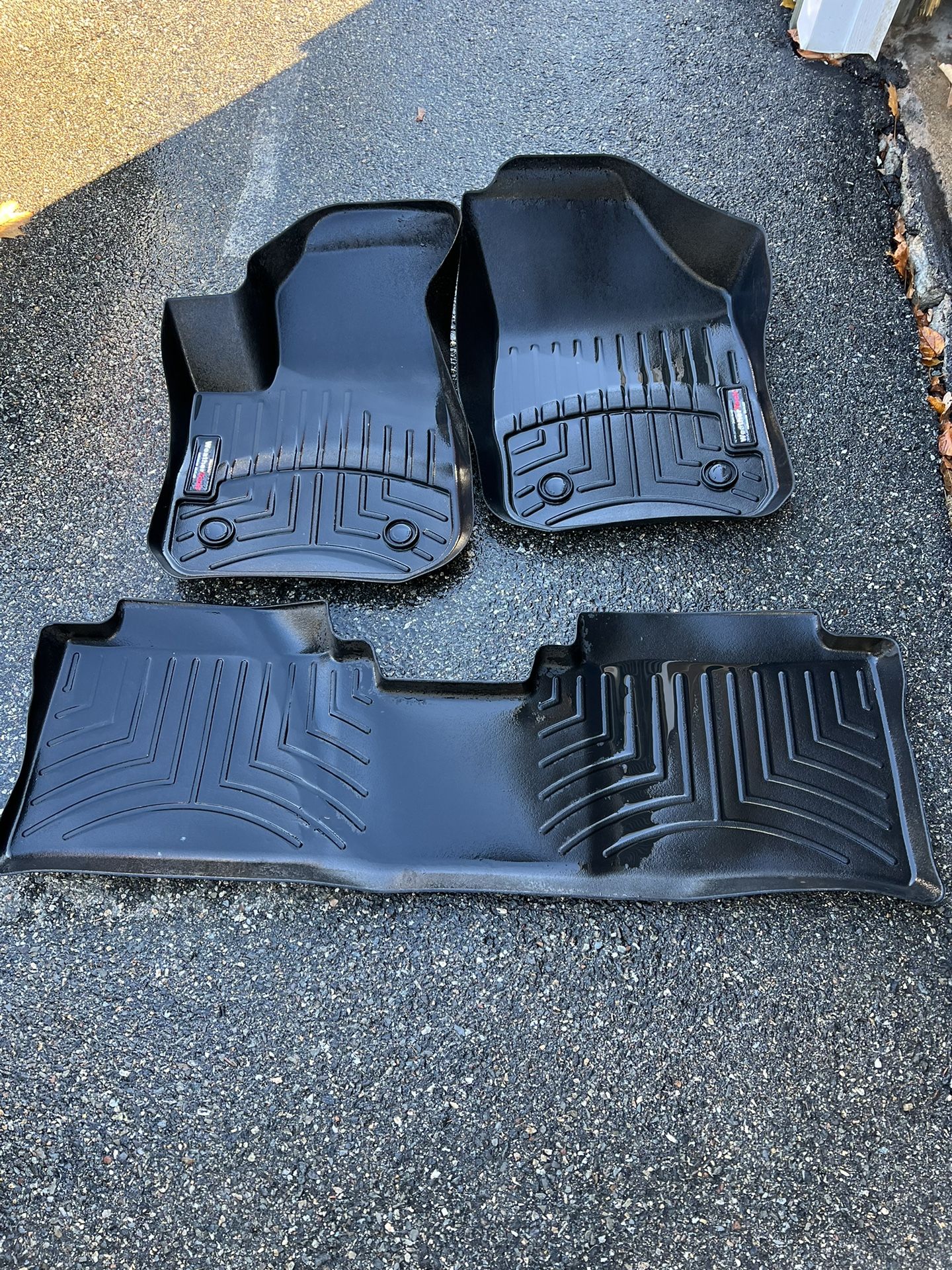 2019 BUICK Envision AWD 4dr Essence Weathertech Mats.