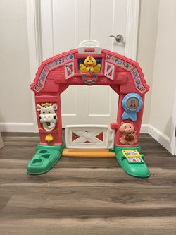 Barely Used Fisher Price Laugh and Learn Learning Farm~Crawl Thru Barn Door