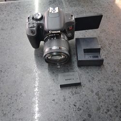 Canon Eos Rebel T7i Camera