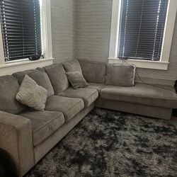 L Couch 🛋️ 