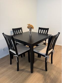 Table and 4 chairs set