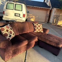 Sectional Sofa Couch. $280  Deliver  Available 