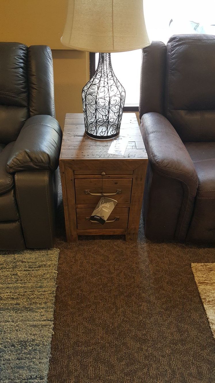 Solid wood end table with 2 drawers and pull out tray