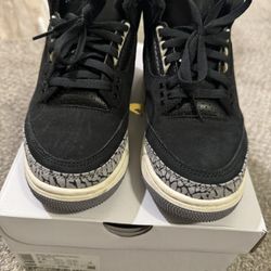 Air Jordan 3’s Off Noir 7.5 WOMENS
