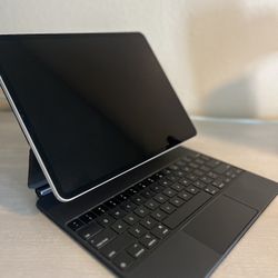 iPad Pro 12.9” (5th Gen, M1, 256GB, Wi-Fi) + Apple Magic Keyboard – Great Condition
