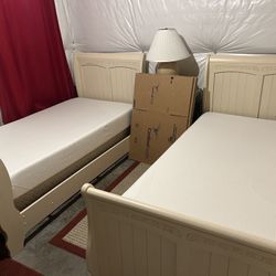 Twin Beds w/ New Memory Foam Mattresses 