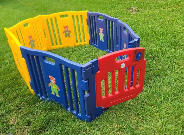7 Panels Play Pen With Door , 24 H X 31 W each Panel