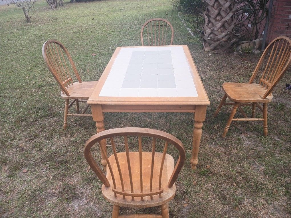 Kitchen Table & 4 Chairs