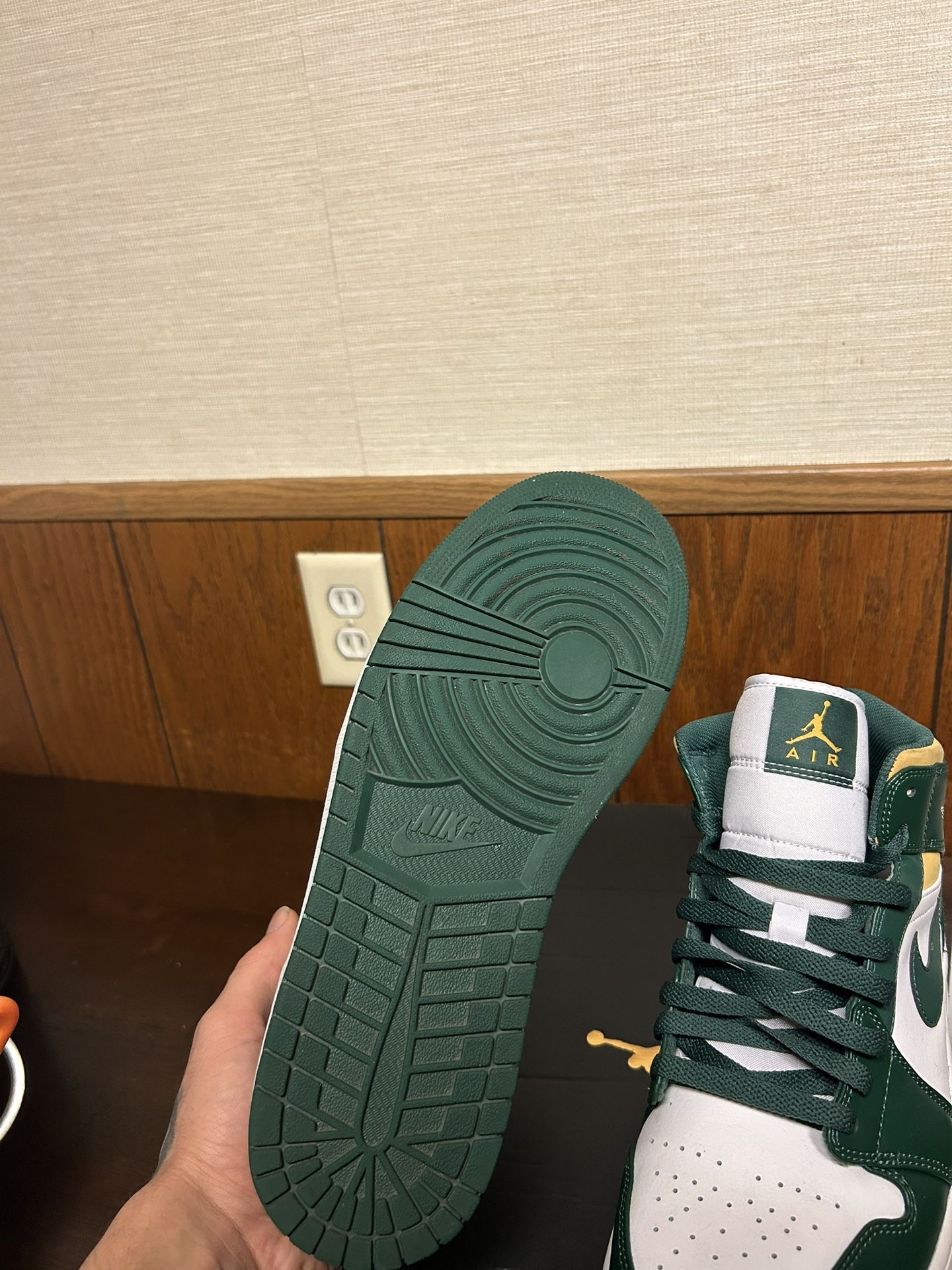 JORDAN 1 MID 'SONICS'