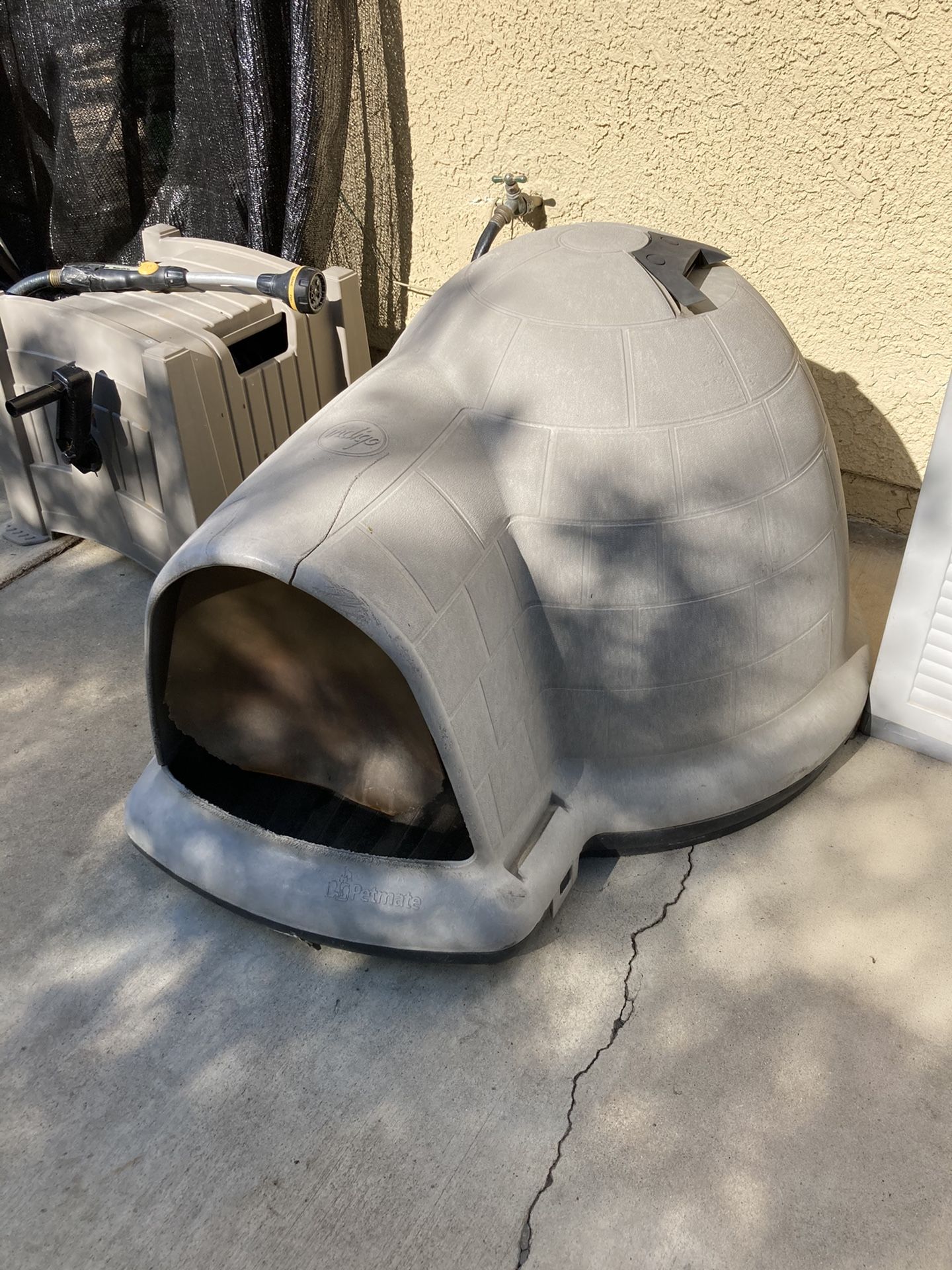 Medium dog house