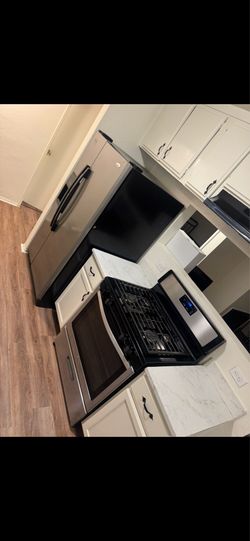 All Kitchen Appliances and Floating Island