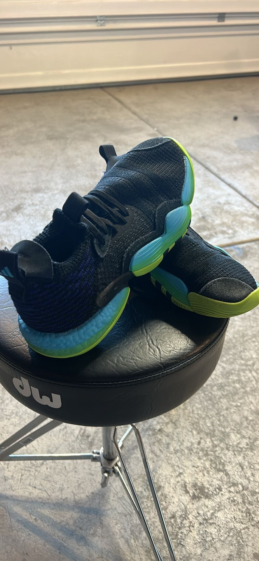 Trey Young Adidas sz 8 Men used