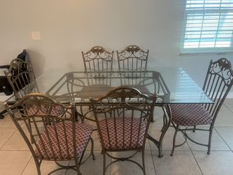 Dining Room Table And Chairs 