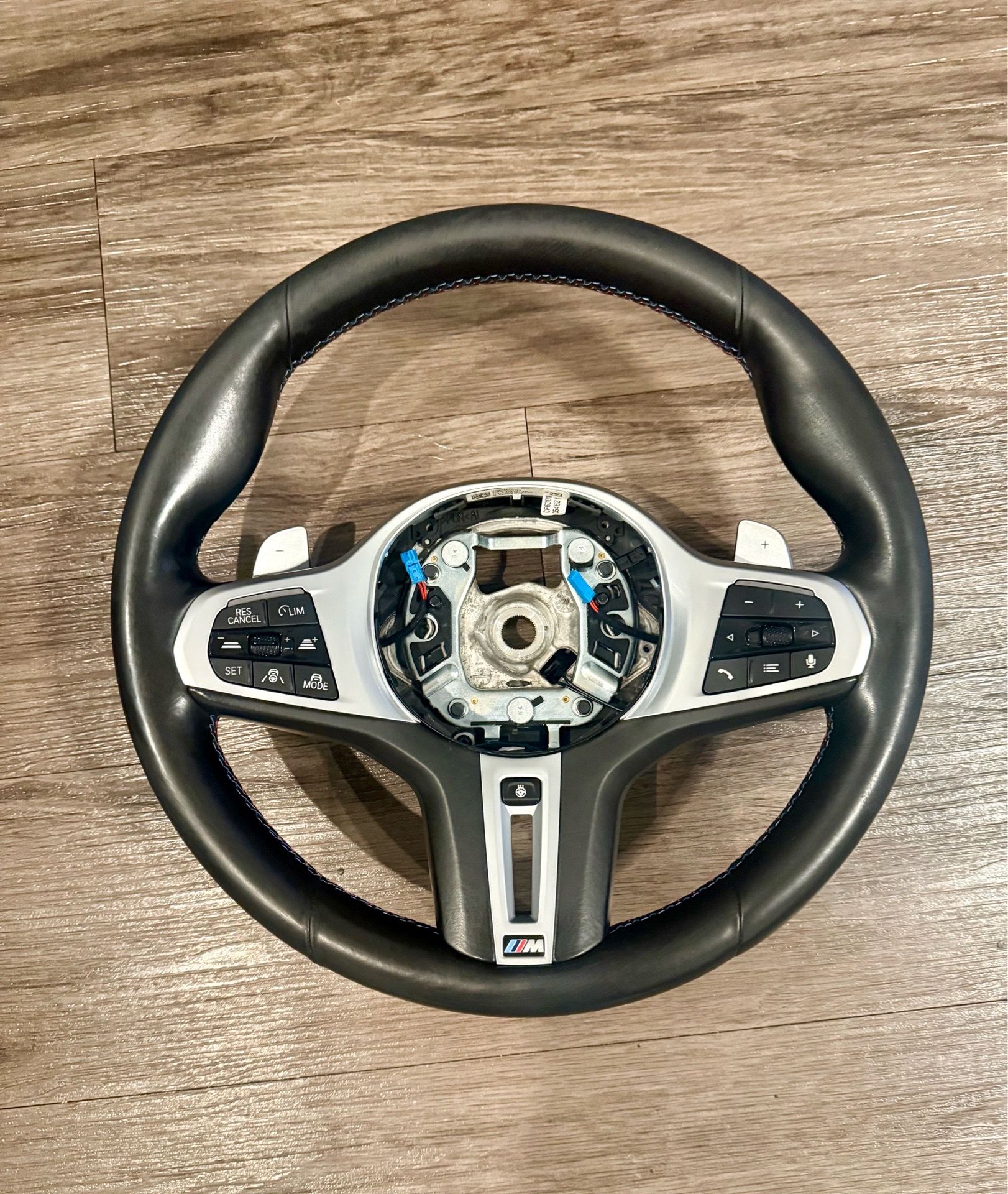 BMW F90 LCI steering wheel