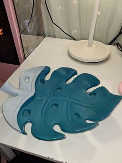 Blue leaf plate