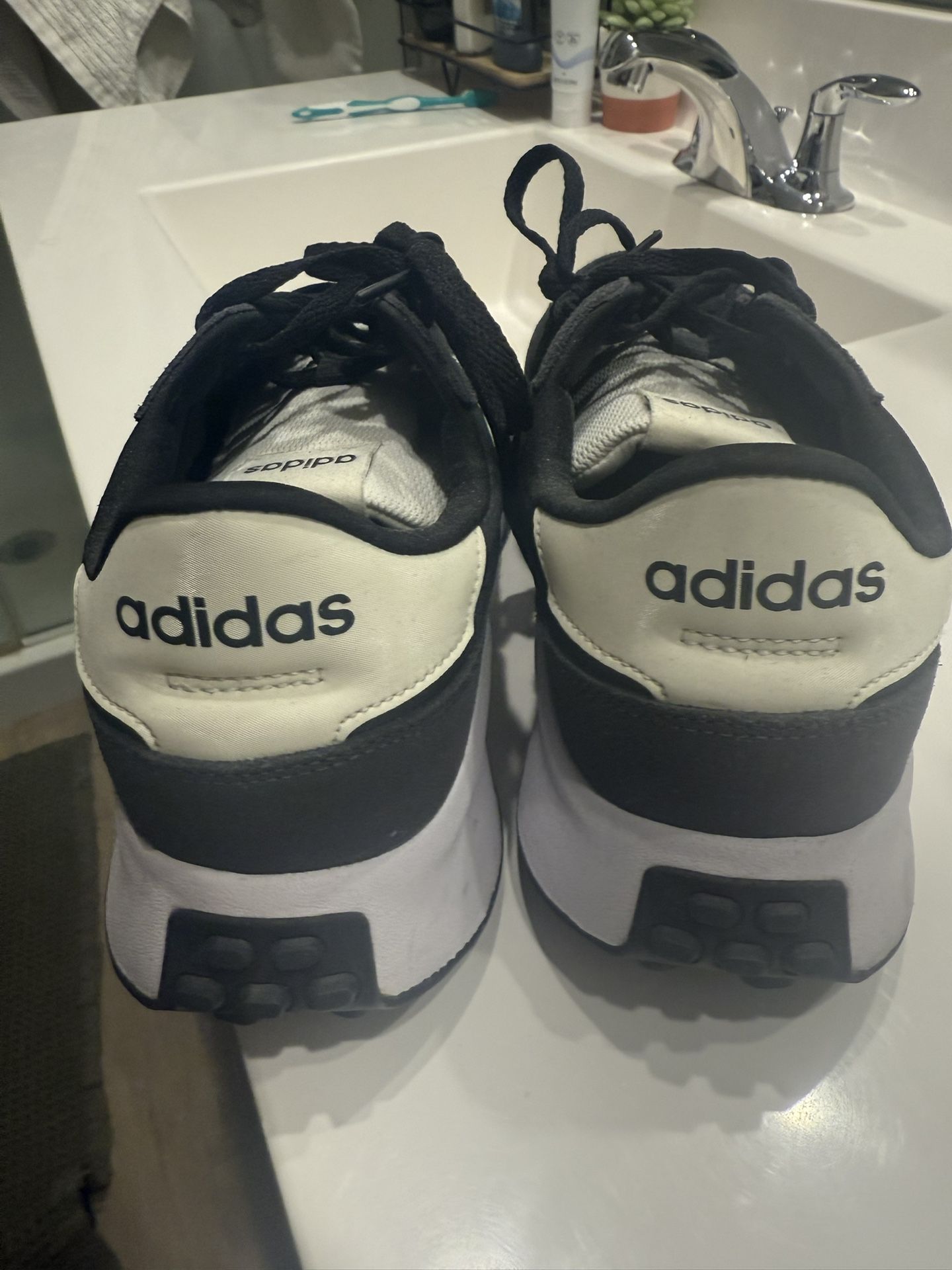 Women’s Adidas RUN 70S SHOES