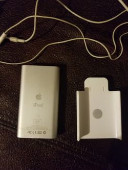 1st gen ipod mini. working w/music on it with og charger and belt clip