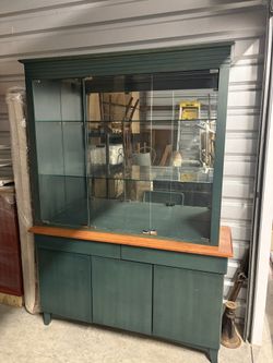 Mirrored Hutch