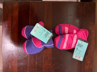 Tru Fit Youth Ski Mittens NWT Set of 2 One Size Pink and Purple Insulated