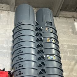 BRUTE 44 Gal Plastic Outdoor Trash garage can