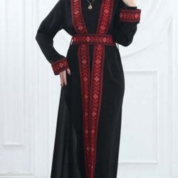 Embroidered Bisht: Luxurious Elegance & Intricate Craftsmanship
