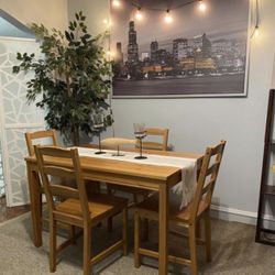 Nice Small Dining Set Good Condition!! Table With 4 Chairs! I Can Deliver
