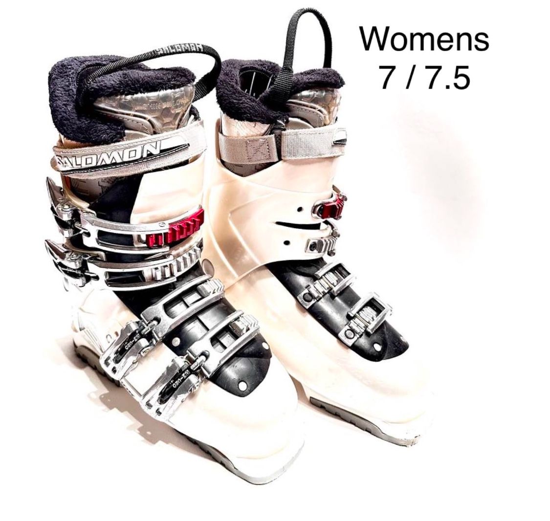 Womens Salomon Ski Boots ( 7 / 7.5 )