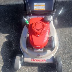 Honda GVC160 Twin Blade Self Propelled Mower Like New 