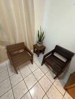 3 piezas dos Sillas  y Mesa