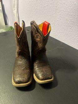 Boy boots
