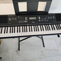 Yamaha PSR-EW310 76 Key Keyboard Piano