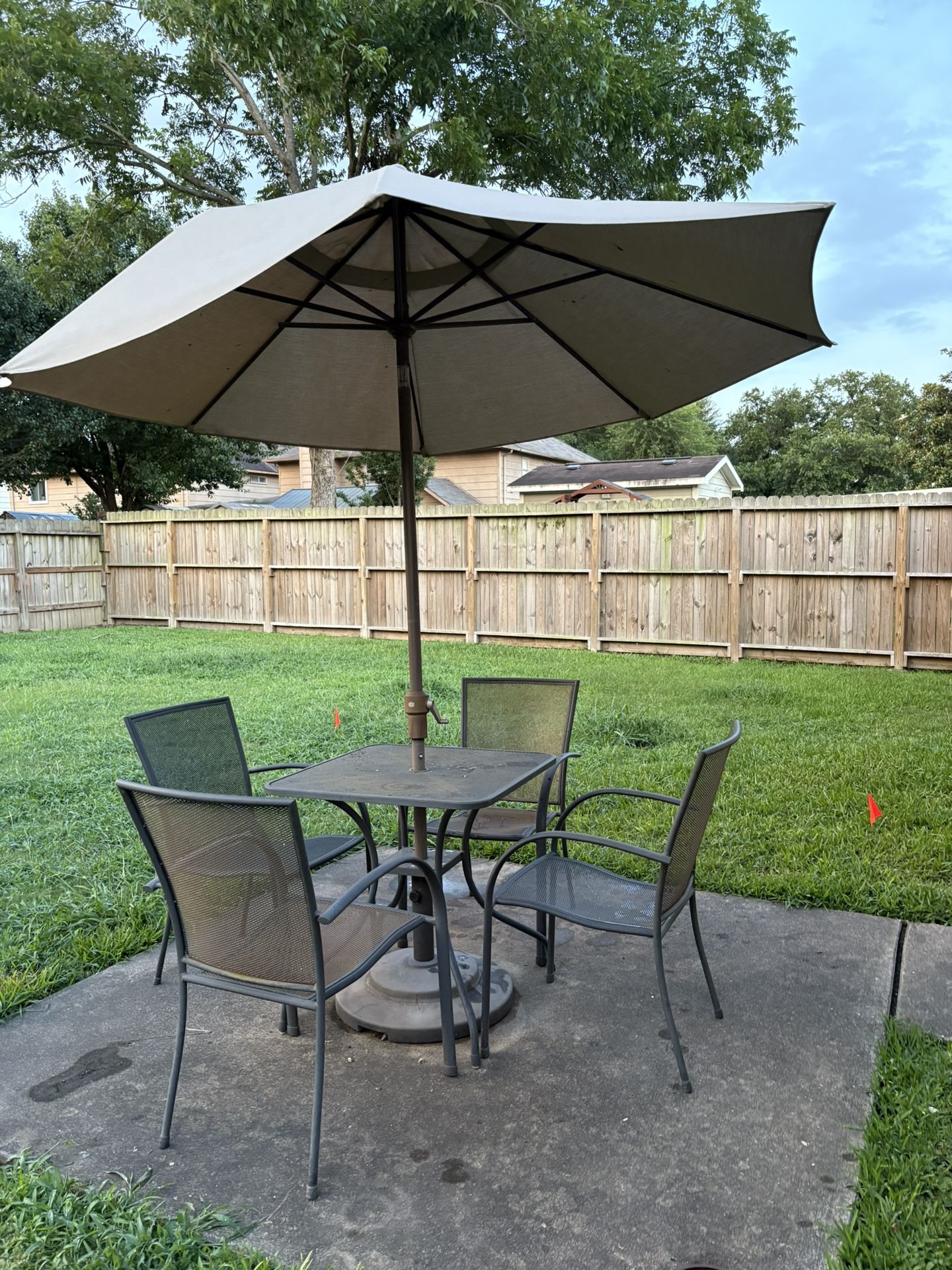 Complete Patio Set – 4 Chairs, Table, Umbrella